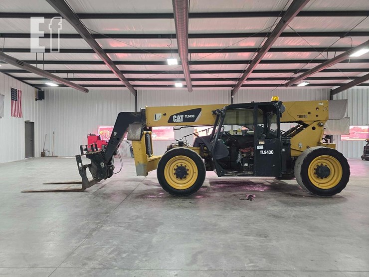 2013-caterpillar-tl943c-image-5