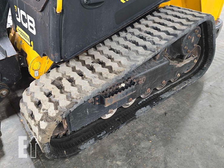 2021-jcb-3ts-8t-image-25