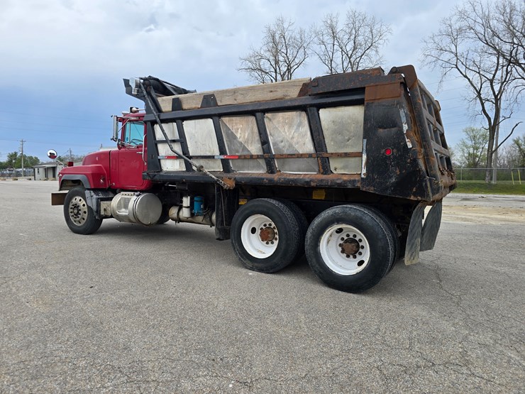 2003-mack-rd688s-image-9