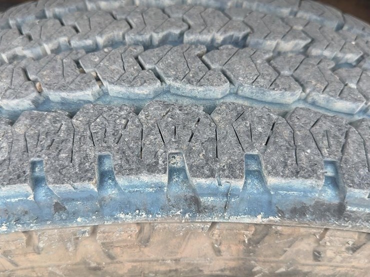 2015-chevrolet-3500-image-14