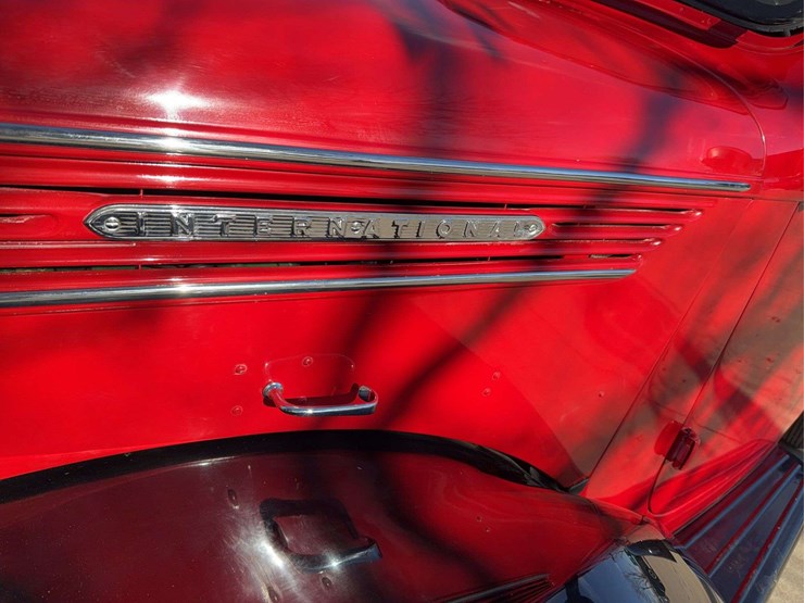 1937-international-d2-panel-truck-image-55