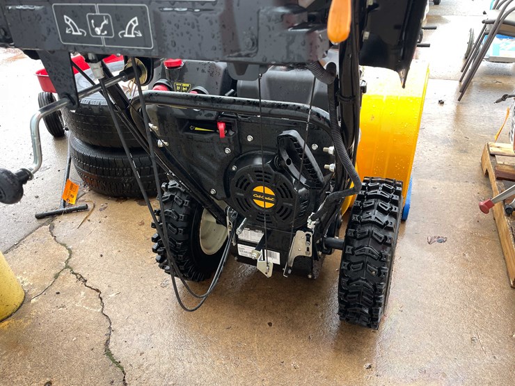 #7011-•-cub-cadet-26"-snowblower-(o3)-image-5