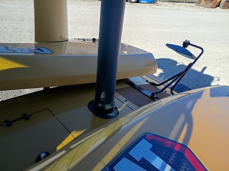 2023-caterpillar-910-image-89