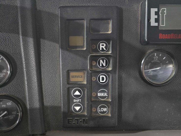 2017-peterbilt-367-image-17