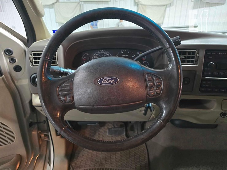 2005-ford-excursion-image-10