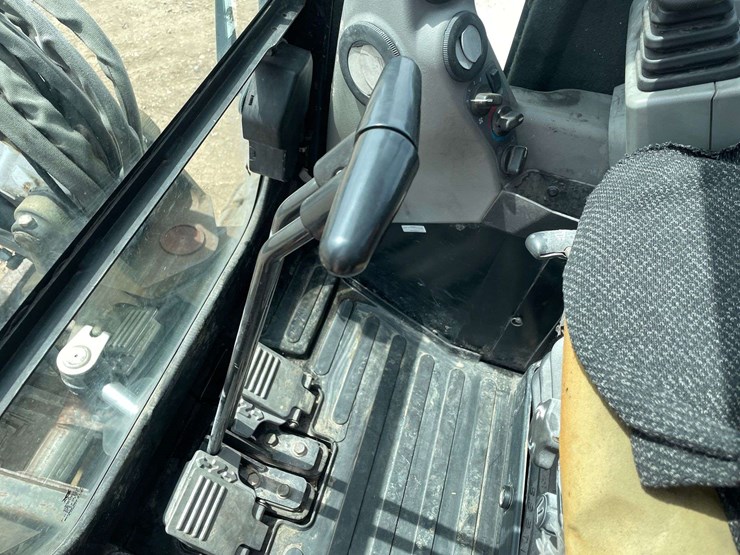 2011-bobcat-e35-image-20