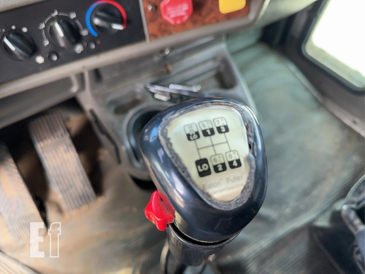 2005-kenworth-t800-image-68