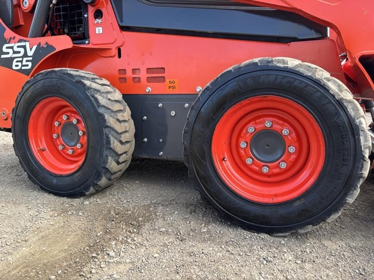 2018-kubota-ssv65-image-18