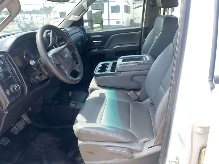 2015-chevrolet-silverado-3500-image-10