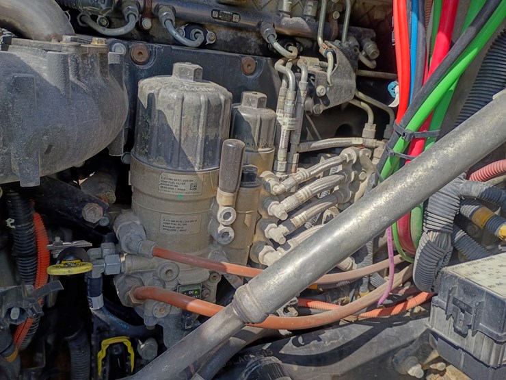 2009-freightliner-cascadia-125-image-19