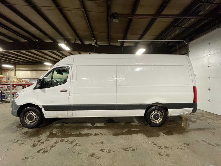#1450-•-2019-mercedes-sprinter-van-(has-wi-title)-(of)-image-7