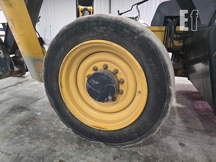 2013-caterpillar-tl943c-image-28