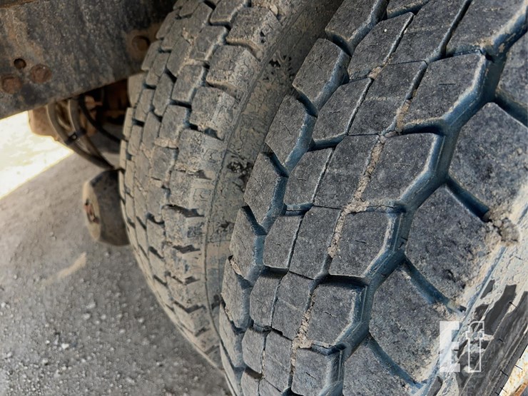 2005-sterling-lt9500-image-13