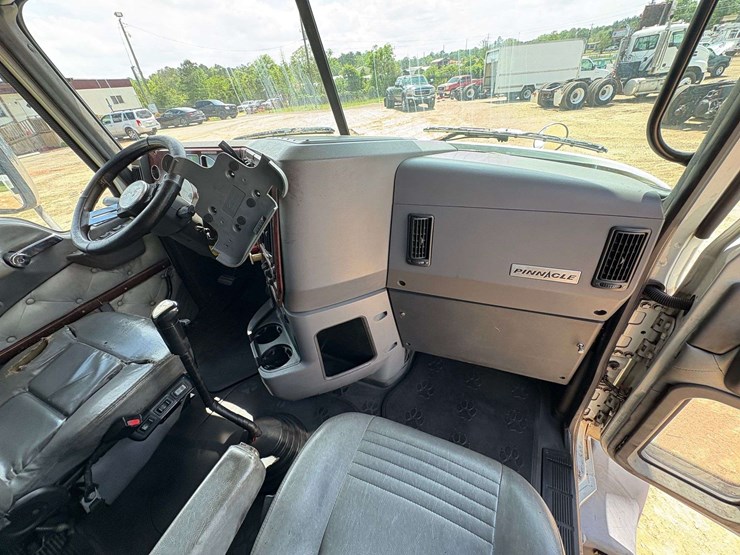 2013-mack-pinnacle-cxu613-image-21