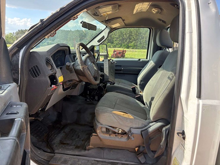 2011-ford-f450-image-10