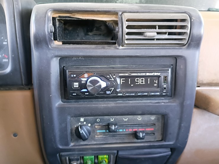 1997-jeep-wrangler-image-42