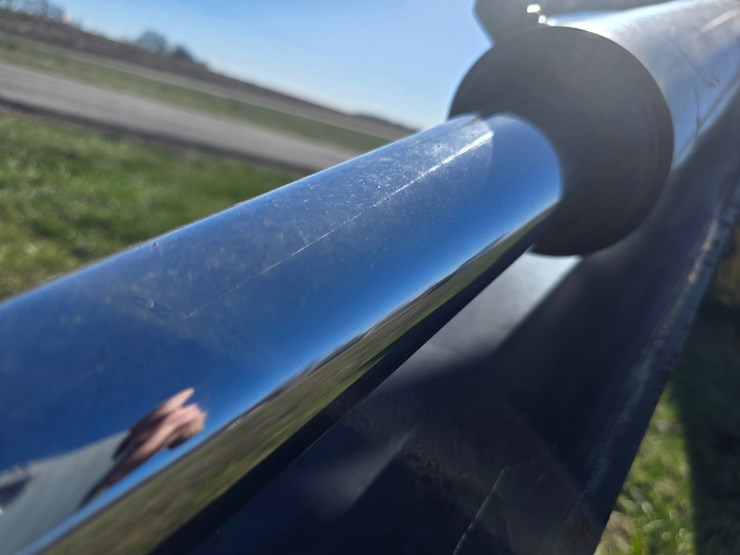 2015-deere-410l-image-63