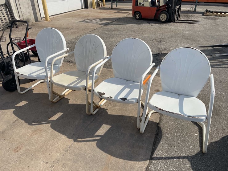 #7024-•-(4)-vintage-metal-patio-chairs-(o4)-image-1