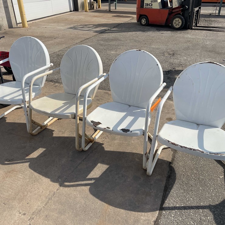#7024 • (4) Vintage Metal Patio Chairs (O4)