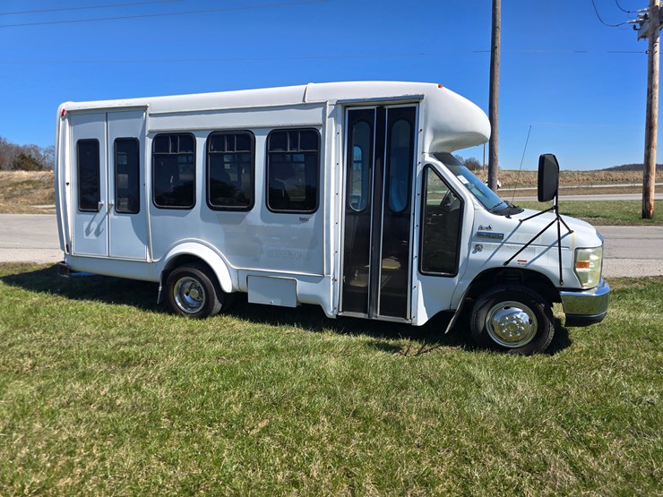 #22618-•-2008-ford-econoline-van-image-16