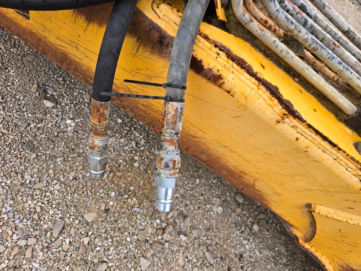 2006-deere-1812c-image-39