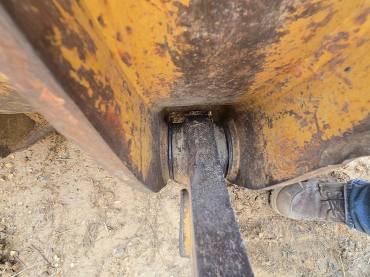 2005-caterpillar-953c-image-102