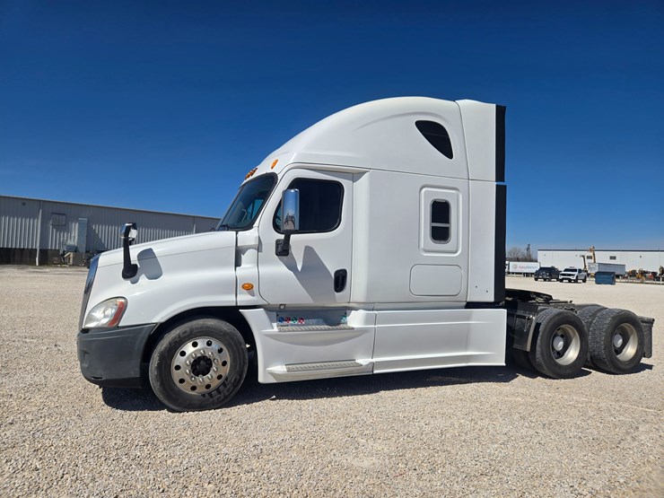 2014-freightliner-cascadia-125-image-5