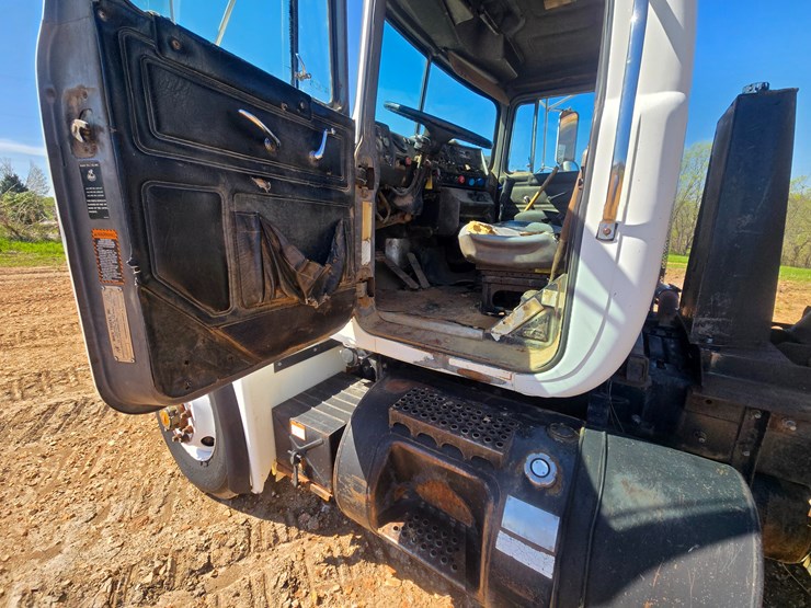 1994-mack-rd690s-image-64