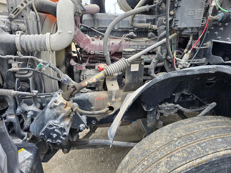 #22610-•-2019-mack-anthem-sleeper-truck-image-18