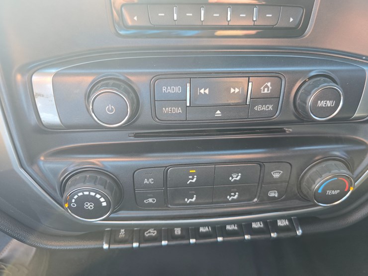 2015-chevrolet-silverado-3500-image-34