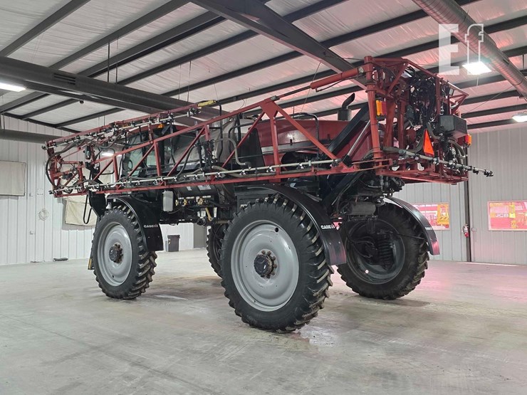 case-ih-patriot-3330-image-4