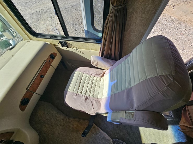 #22198-•-2007-georgie-boy-landau-motorhome-image-33