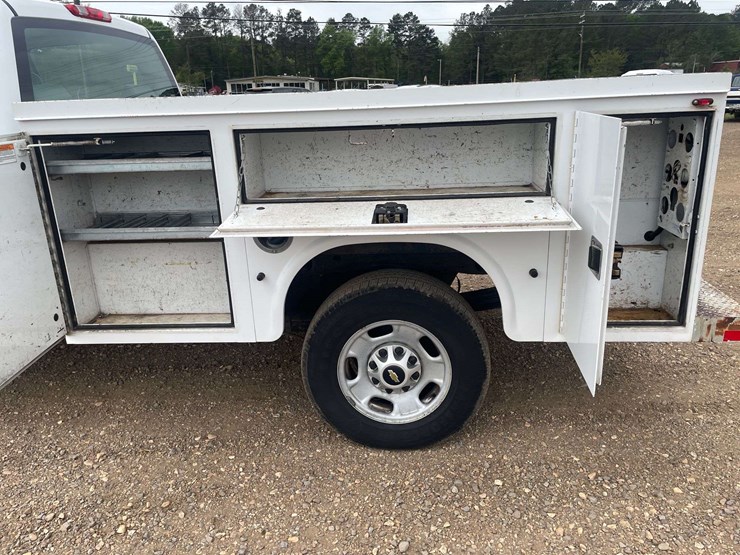 2014-chevrolet-silverado-2500-image-15