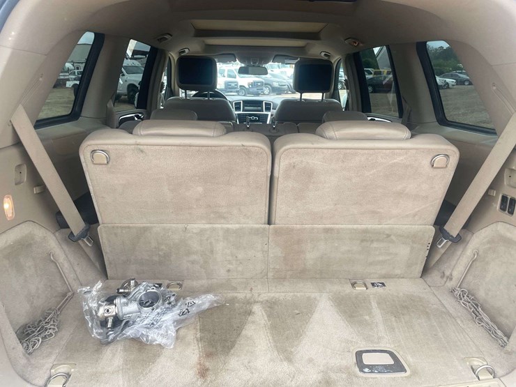 2014-mercedes-benz-gl450-image-15