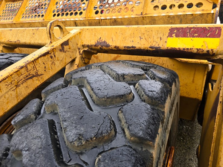 2006-deere-1812c-image-29