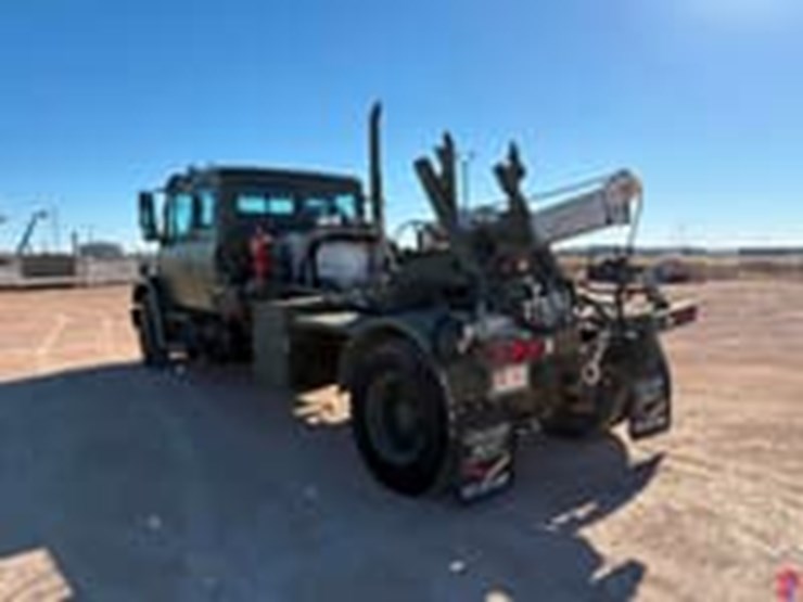 2001-freightliner-fl70-image-6