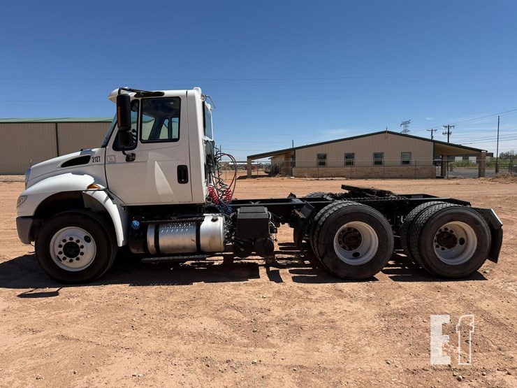 2016-international-durastar-4400-image-7