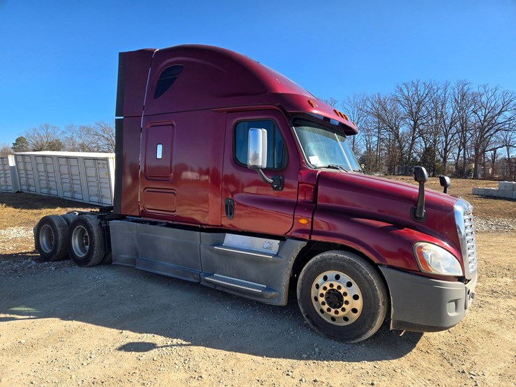 2014-freightliner-cascadia-125-image-25