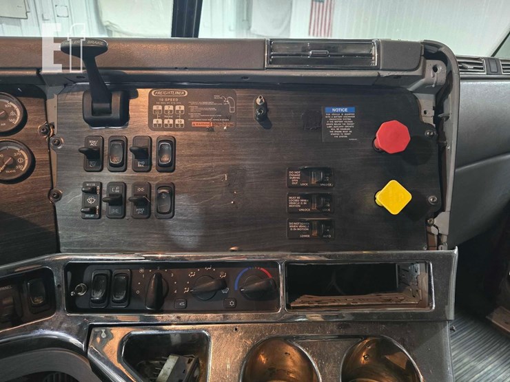 2009-freightliner-columbia-120-image-14