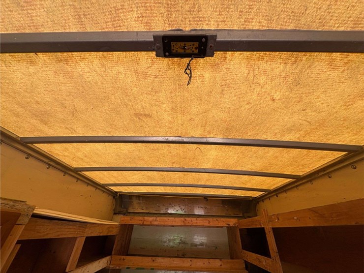 2011-ford-e350-image-26