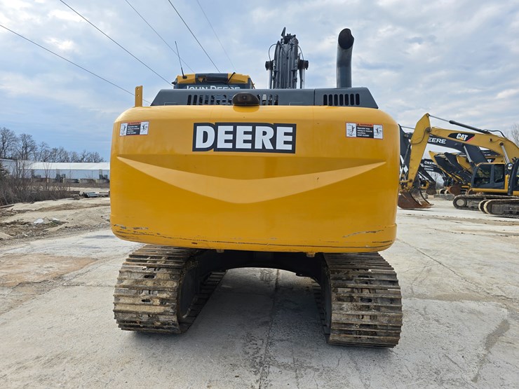 2013-deere-160g-lc-image-9