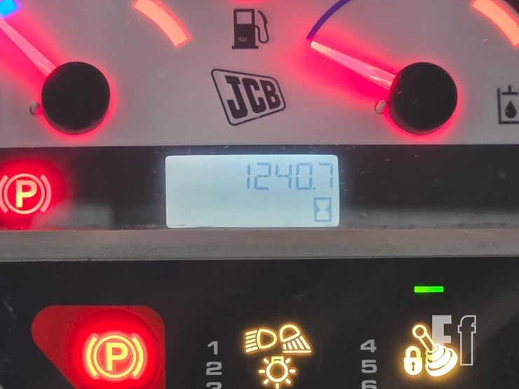 2021-jcb-3ts-8t-image-19