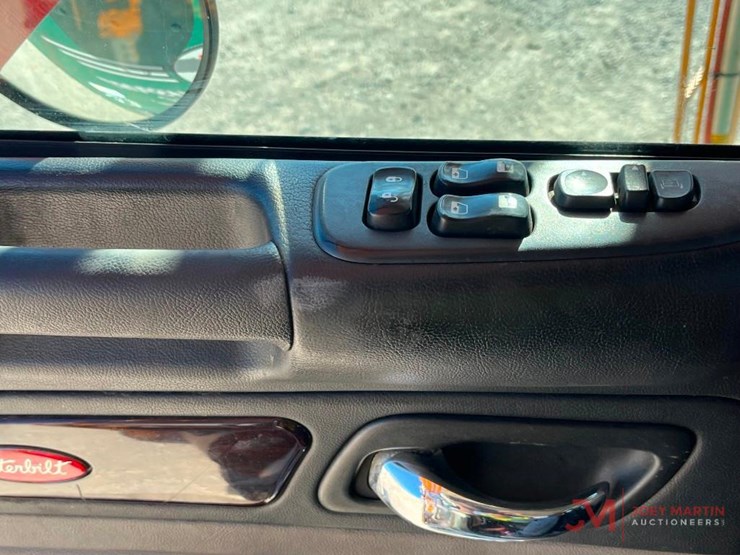 2015-peterbilt-365-image-15