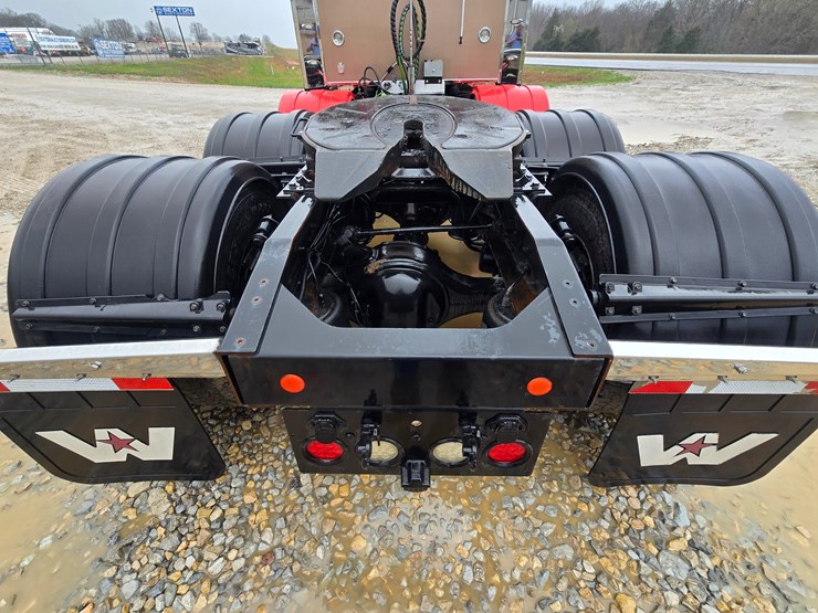 2017-western-star-5700xe-image-111