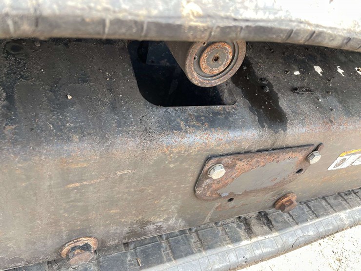 2011-bobcat-e35-image-23