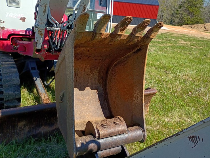 2011-takeuchi-tb285-image-62