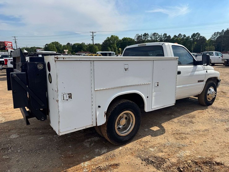 2002-dodge-ram-3500-image-3