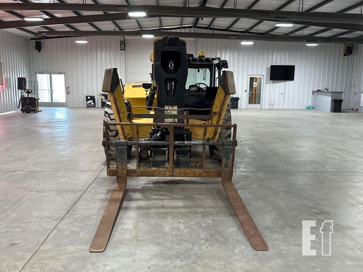 2014-caterpillar-tl1055c-image-7