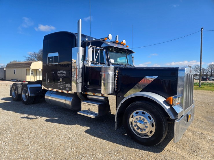 2005-peterbilt-379-image-28
