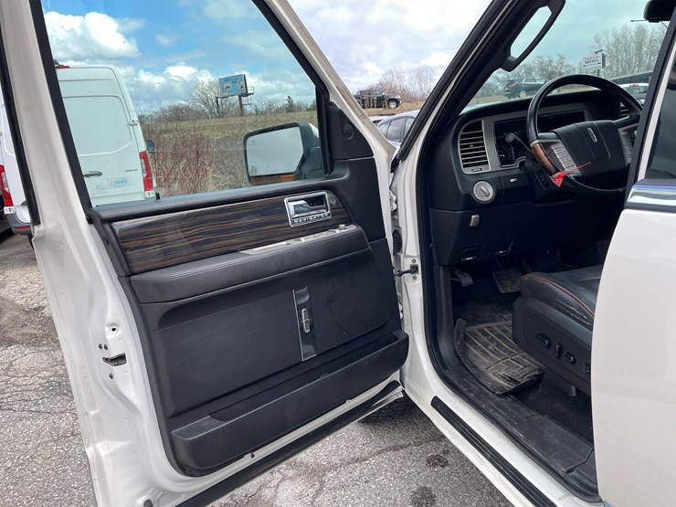 2008-lincoln-navigator-image-35